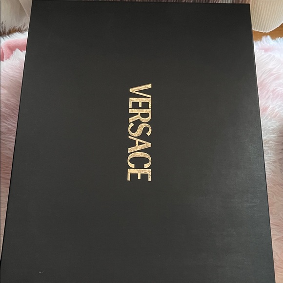 Versace Sneaker Vitello Nappato
Comes with original shoe box and dust bag - Picture 5 of 5